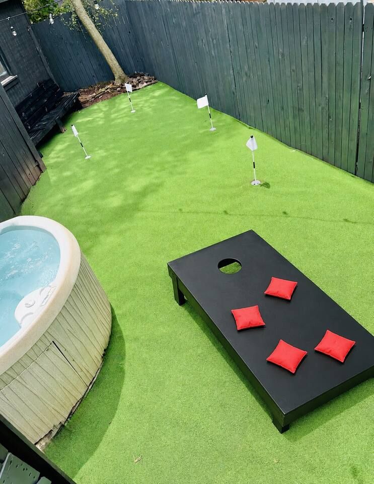 Golf Scandi hot tub - putting green - sleeps 23