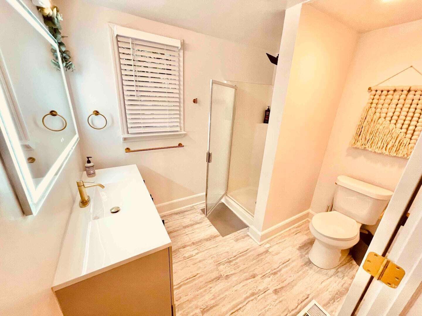 Golf Scandi hot tub - putting green - sleeps 23