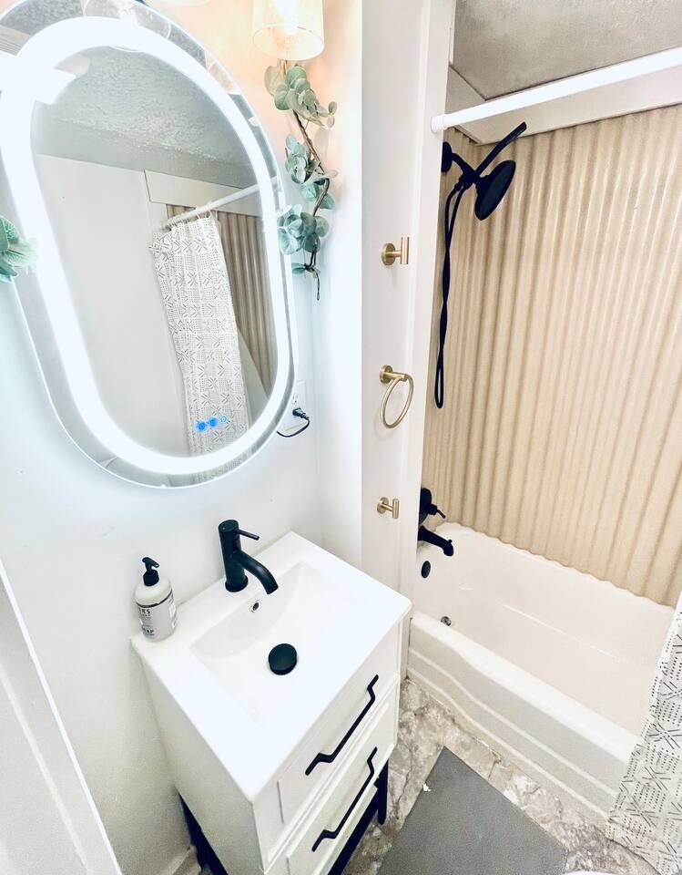 Golf Scandi hot tub - putting green - sleeps 23