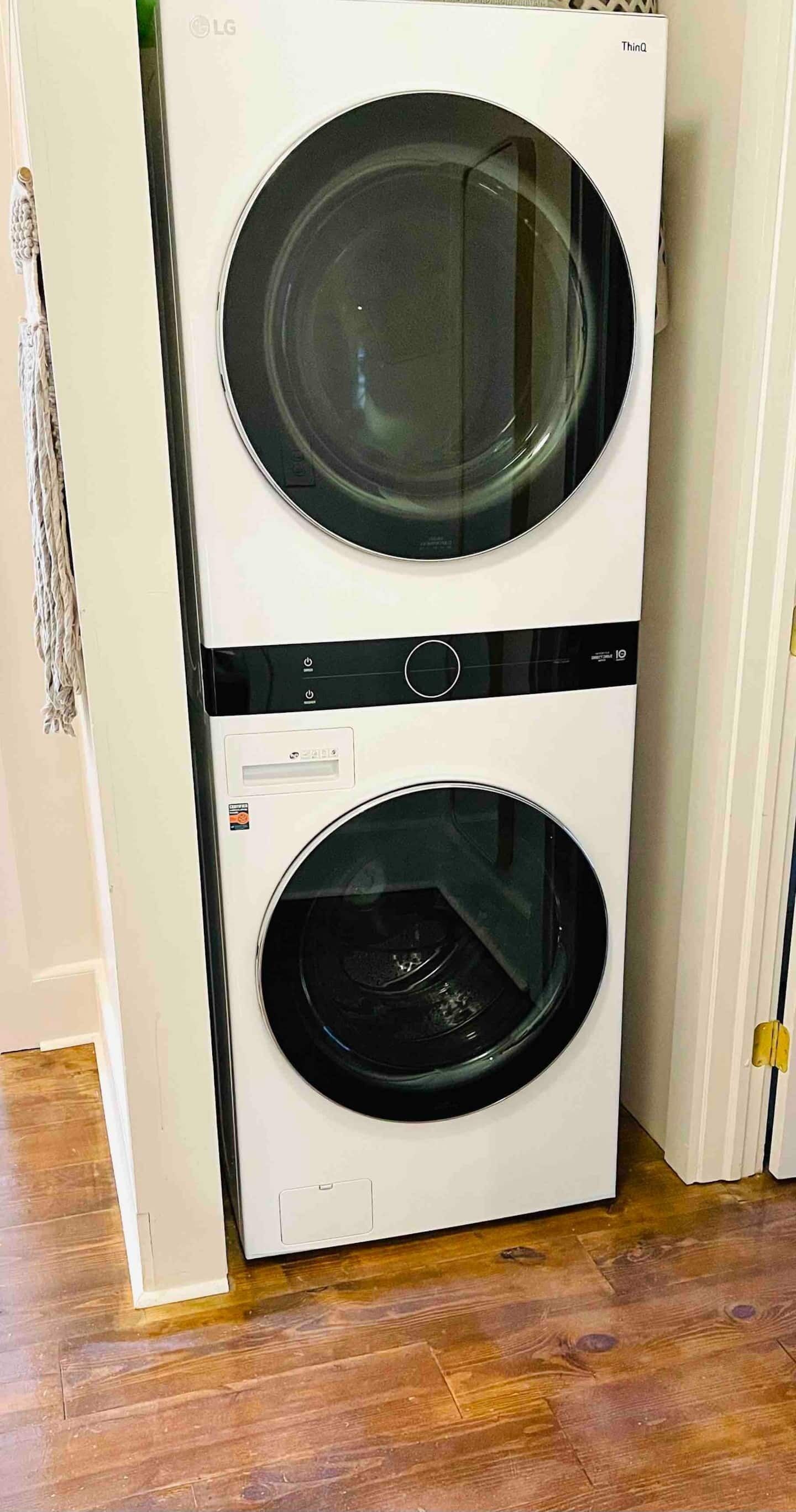 Golf Scandi hot tub - putting green - sleeps 23