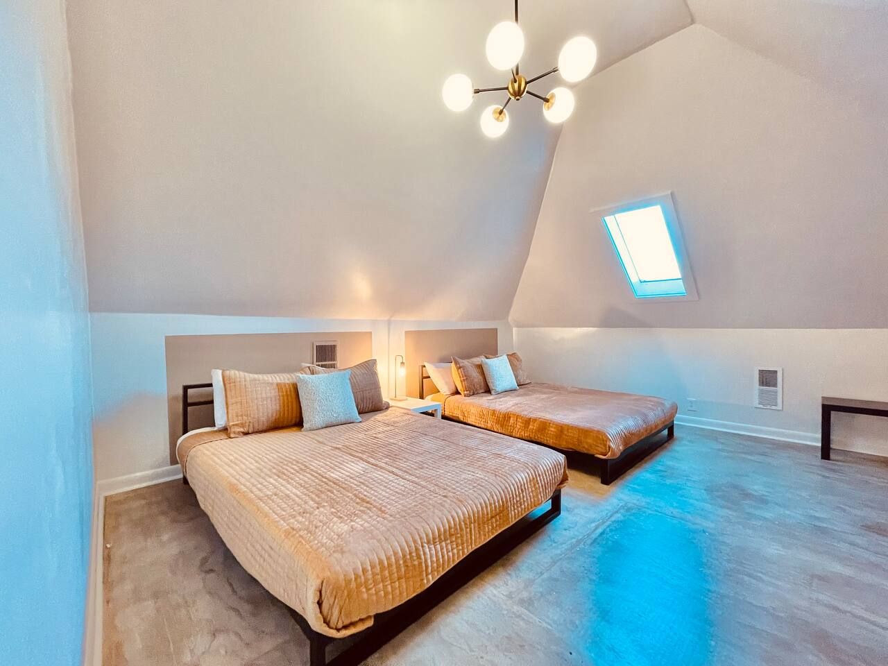 Golf Scandi hot tub - putting green - sleeps 23
