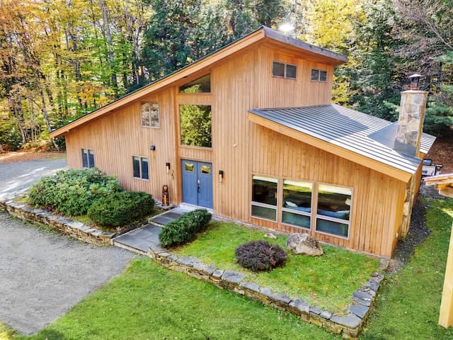 HYGGE HOUSE Green Mountain Villa - Sauna Hot Tub - Stratton
