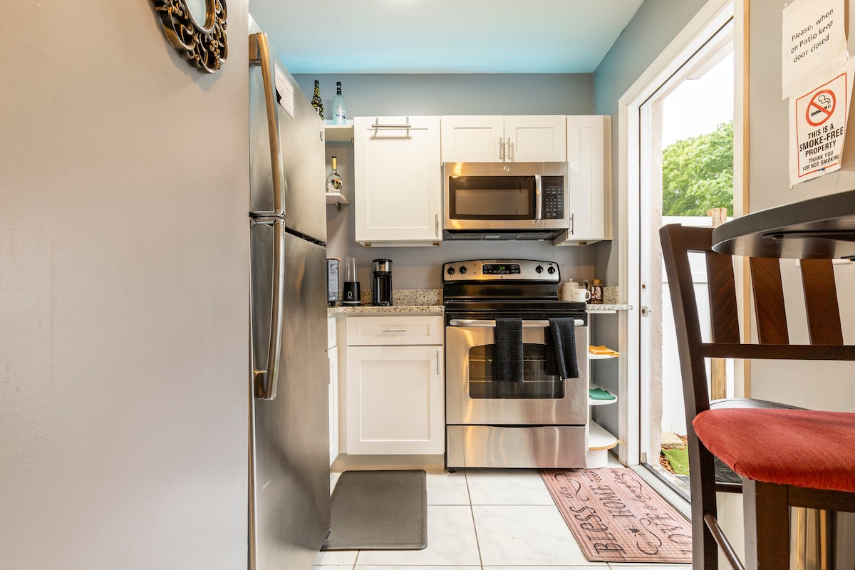 Private Entry 1/1 Apt Full size Kitchen - Welcome!