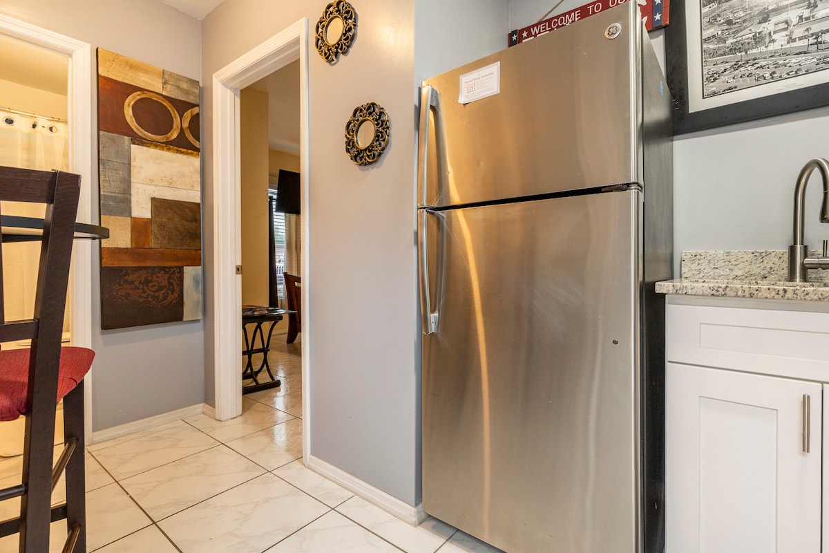 Private Entry 1/1 Apt Full size Kitchen - Welcome!