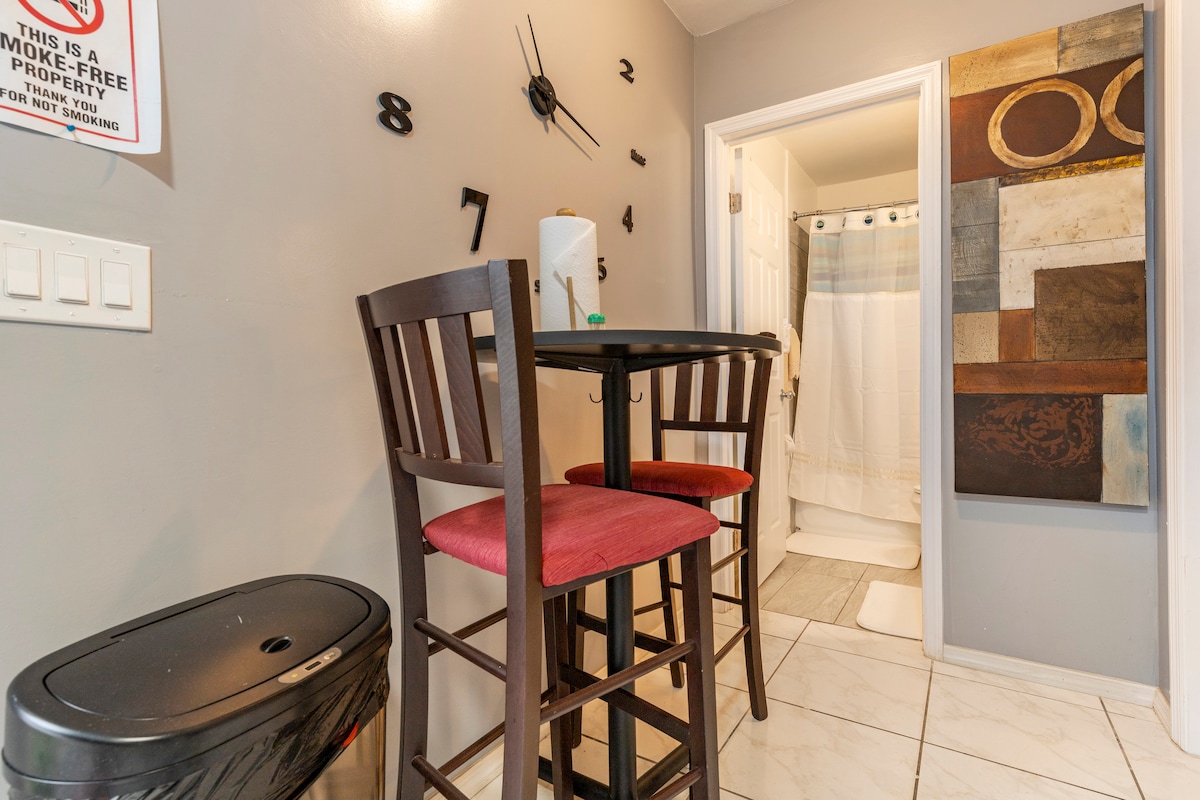 Private Entry 1/1 Apt Full size Kitchen - Welcome!
