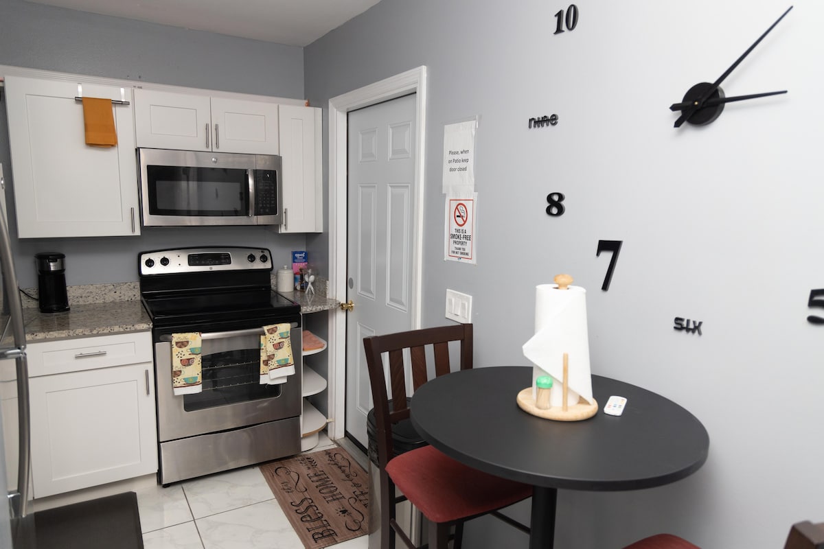 Private Entry 1/1 Apt Full size Kitchen - Welcome!