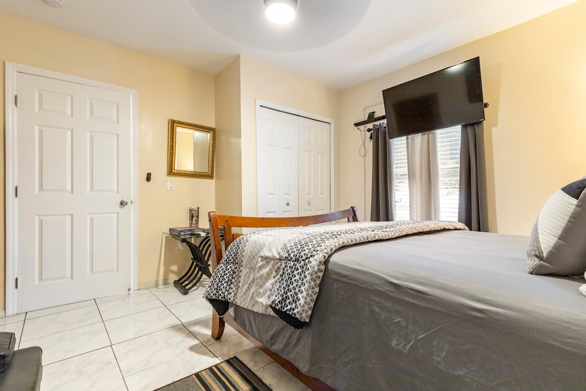 Private Entry 1/1 Apt Full size Kitchen - Welcome!