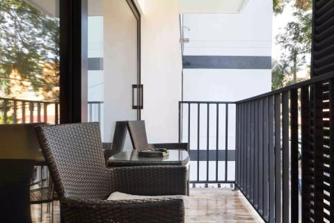 Two Bedroom AC Balcony Two Hot Tubs Security