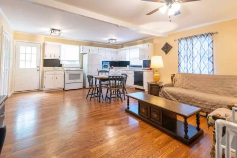 Awesome Winchester Home minutes from the Lake.