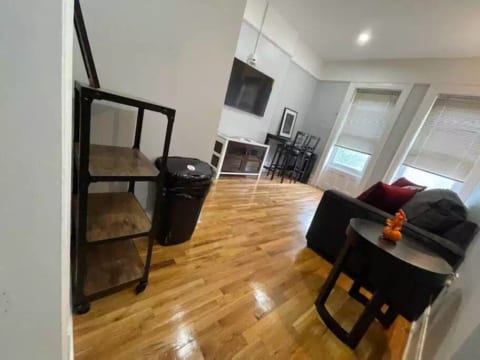 Sleeps 4* Whole Apartment *FREE Snacks