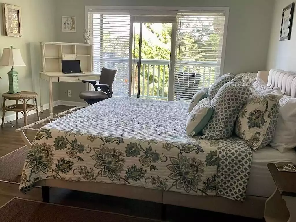 Balcony overlooking the marsh is a perfect place to unwind. Balcony overlooking the marsh is a perfect place to unwind. - Seas The Day - Saint Simons Island