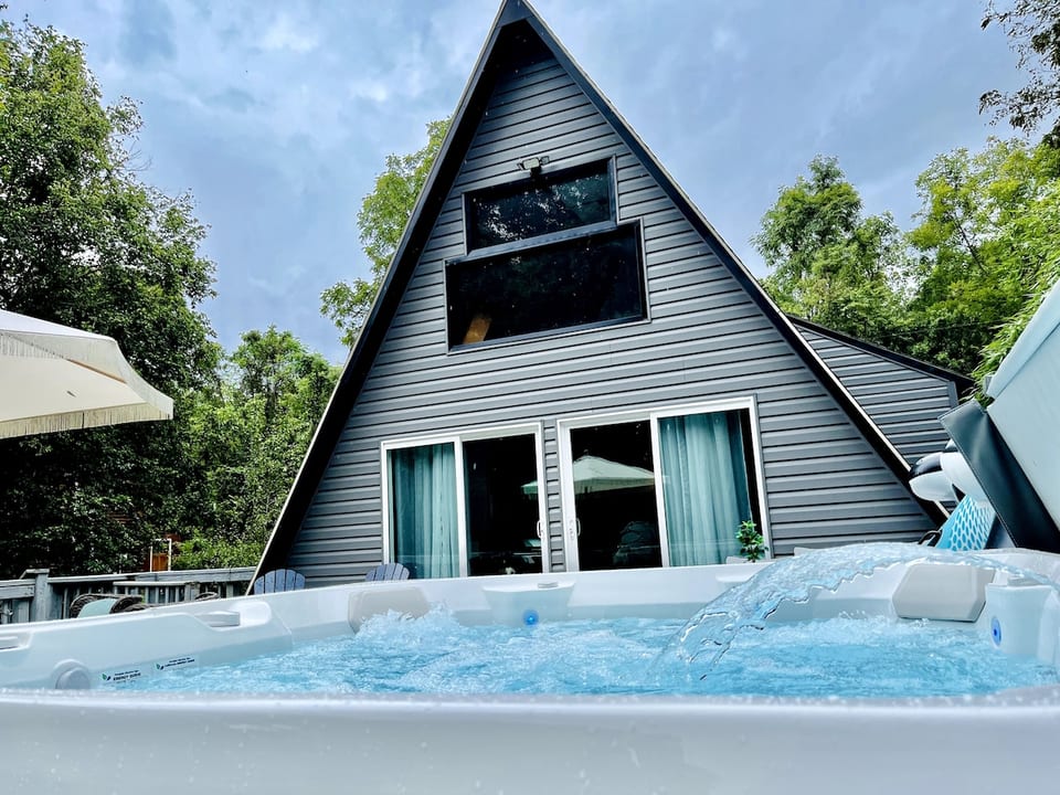 Riverfront A-Frame Fire Pit  Hot Tub / Hammock  - Maurertown