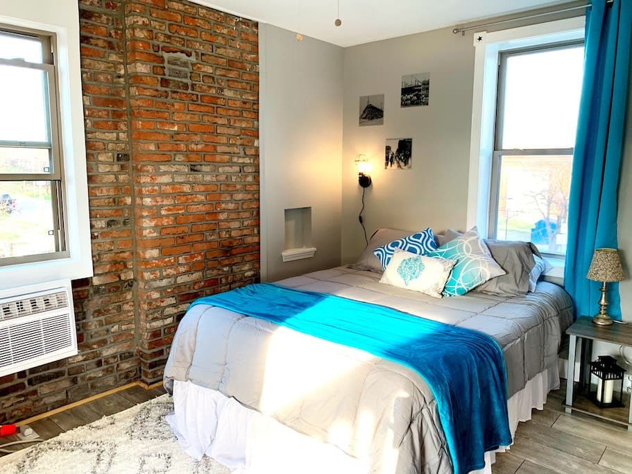 Exposed brick, queen size memory foam mattress, charging niche for your phone