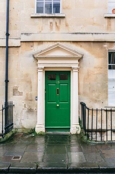 Garden maisonette in Bath city centre