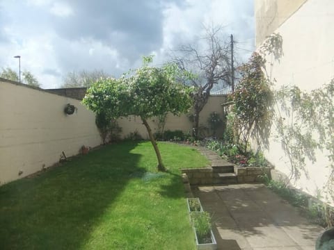 Garden maisonette in Bath city centre