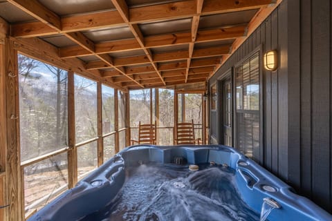 Gatlinburg Cabin  Hot Tub Fire Pit & Amazing Views