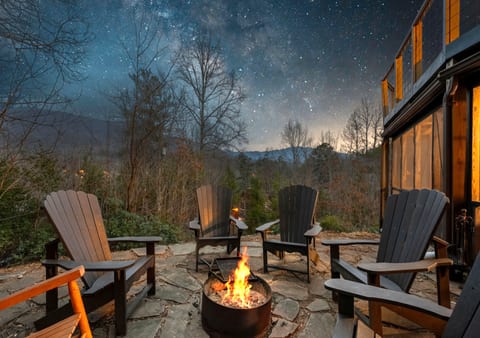 Gatlinburg Cabin  Hot Tub Fire Pit & Amazing Views