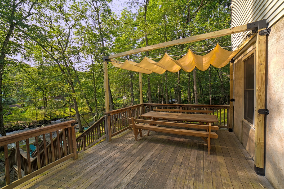 waterfront-family-lodge-w-sauna-game-room-a-c/