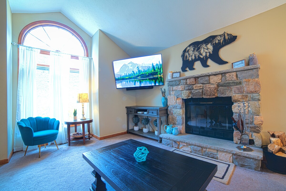 waterfront-family-lodge-w-sauna-game-room-a-c/