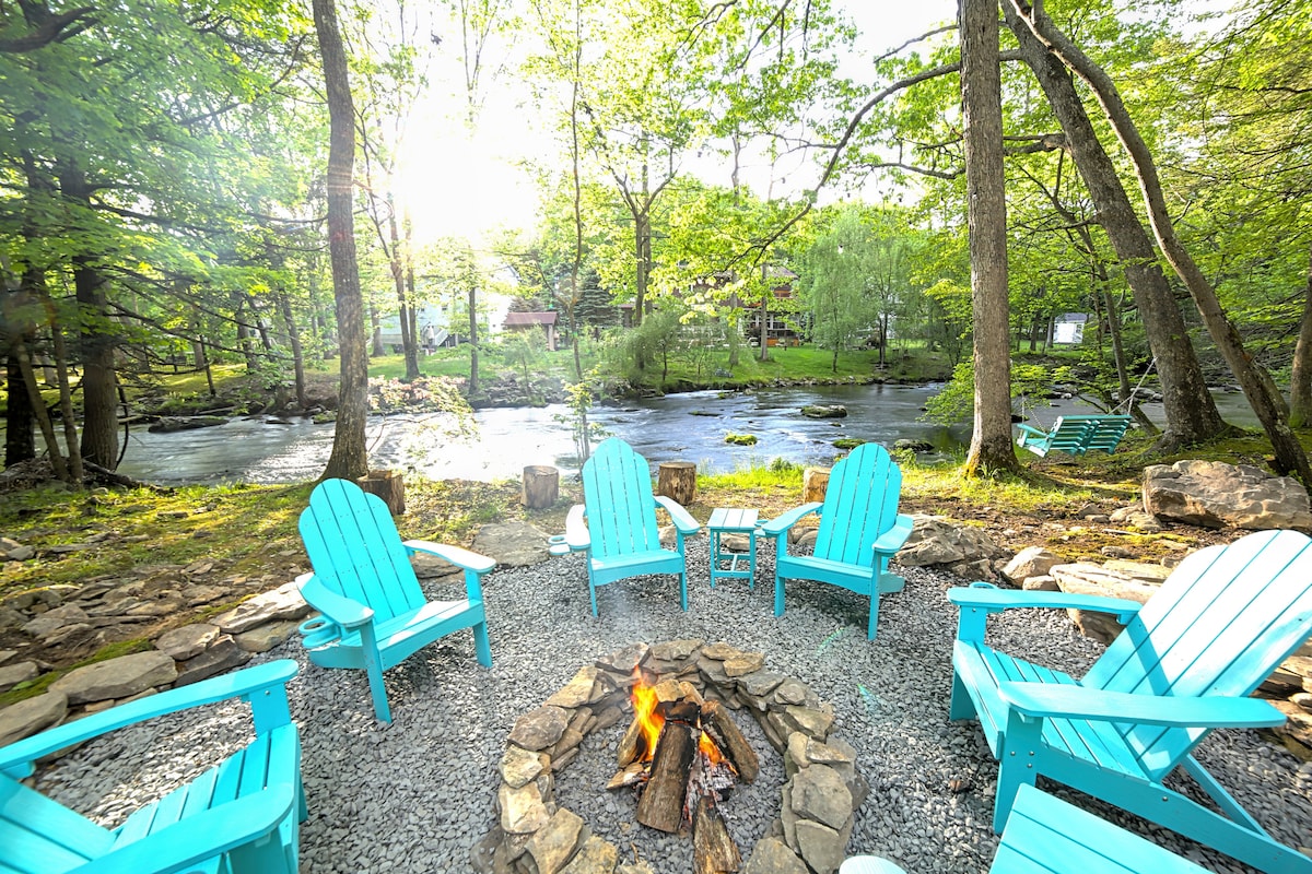 waterfront-family-lodge-w-sauna-game-room-a-c/