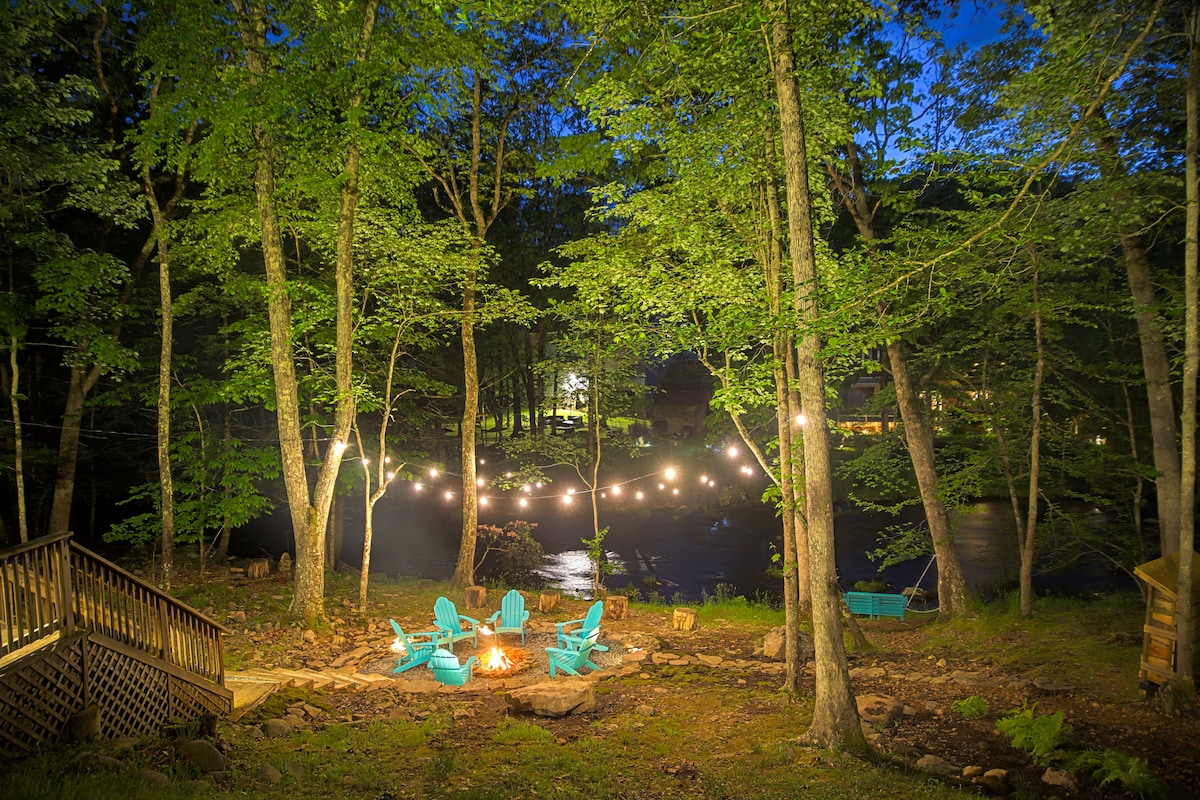 waterfront-family-lodge-w-sauna-game-room-a-c/