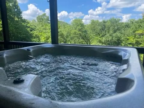 Overlook Ridge-Mtn View-Fire Pit-Hot Tub-Pool Tabl