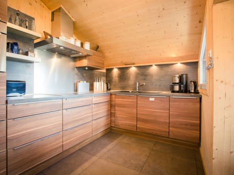# 6 mit IR-Sauna und Sprudelwanne Innen