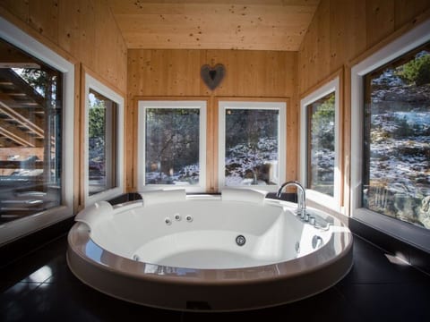 #1 mit IR-Sauna&Sprudelbad innen