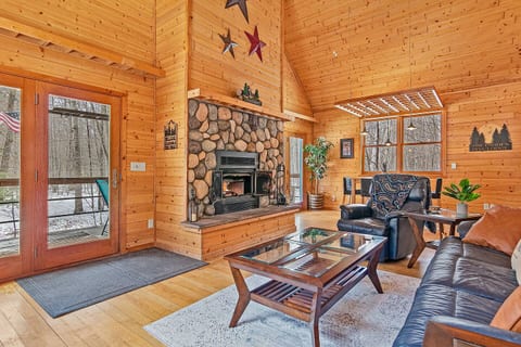 Private Modern Cabin w/Hottub on 11 acres!