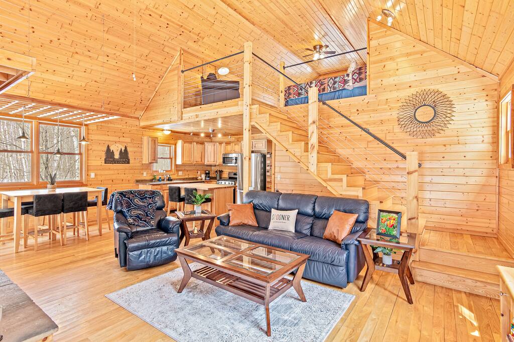 Private Modern Cabin w/Hottub on 11 acres!