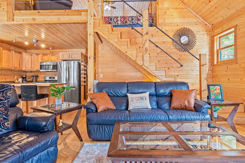 Private Modern Cabin w/Hottub on 11 acres!