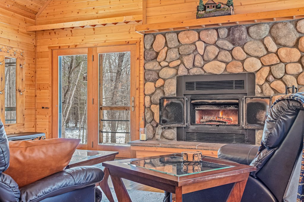 Private Modern Cabin w/Hottub on 11 acres!