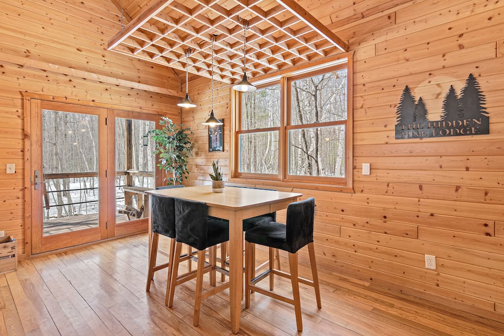 Private Modern Cabin w/Hottub on 11 acres!