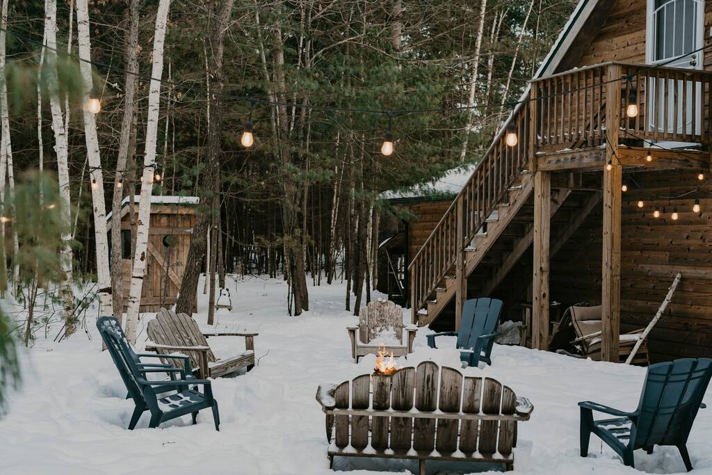 Private Modern Cabin w/Hottub on 11 acres!