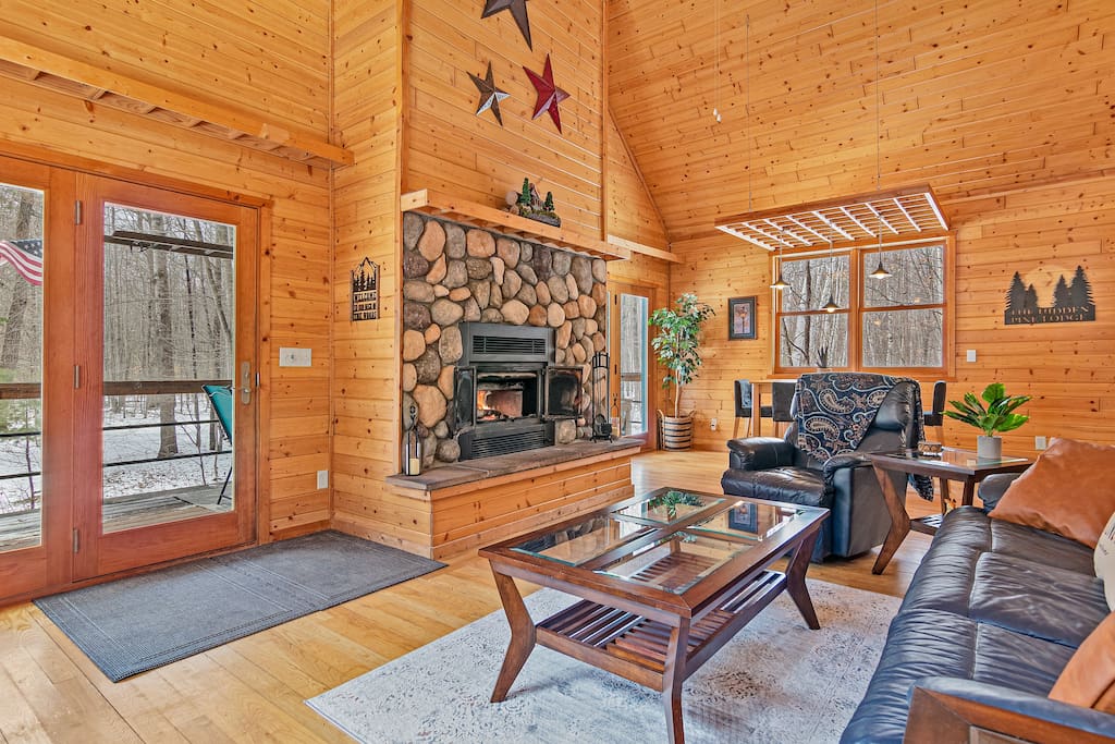 Private Modern Cabin w/Hottub on 11 acres!