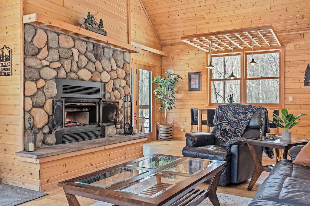 Private Modern Cabin w/Hottub on 11 acres!