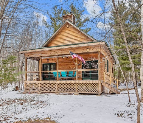 Private Modern Cabin w/Hottub on 11 acres!