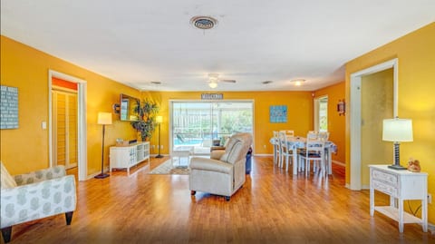 Beach Home! 2 Min walk 2 Beach! Heated Pool/HotTub