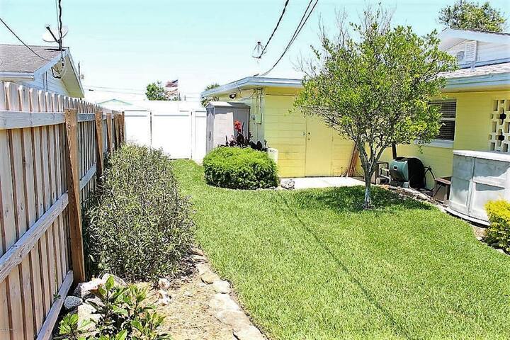 Beach Home! 2 Min walk 2 Beach! Heated Pool/HotTub - Ormond By The Sea