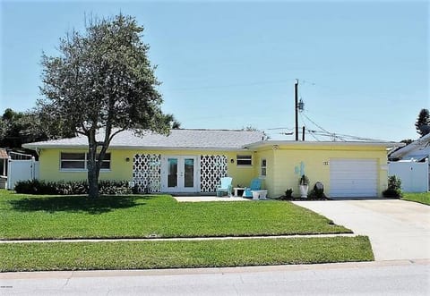 Beach Home! 2 Min walk 2 Beach! Heated Pool/HotTub