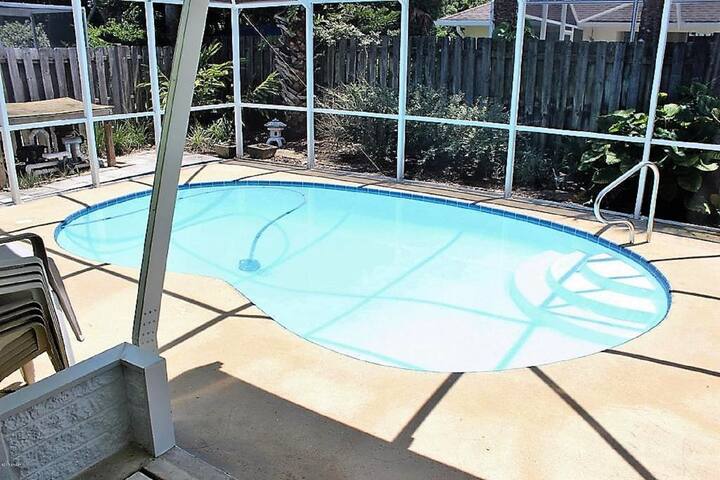 Beach Home! 2 Min walk 2 Beach! Heated Pool/HotTub - Ormond By The Sea