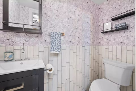 Free Parking-2BR-2.5 Bath, 3 Beds Duplex