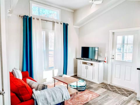 Luxurious Tiny House Cabin off the Beaten Path
