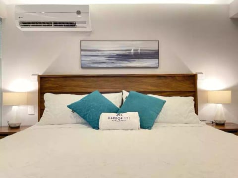 BEACHFRONT Resort Style Studio *BRAND NEW*
