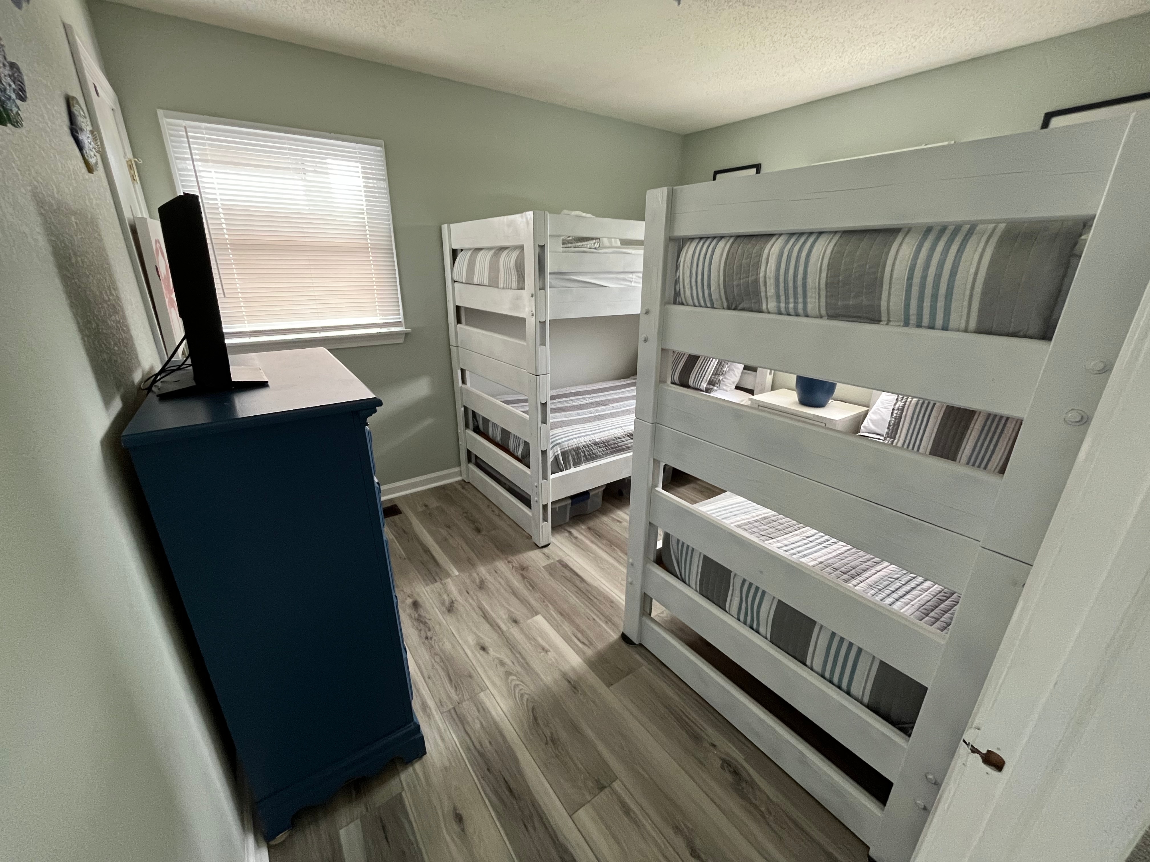 Mid-level Bunk Bed Room