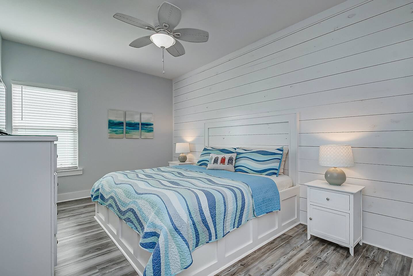 downstairs king size bed-bedroom has connecting bathroom 