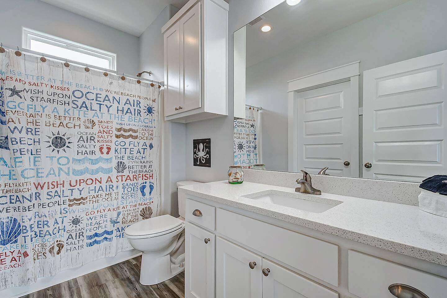 Downstairs full bathroom 