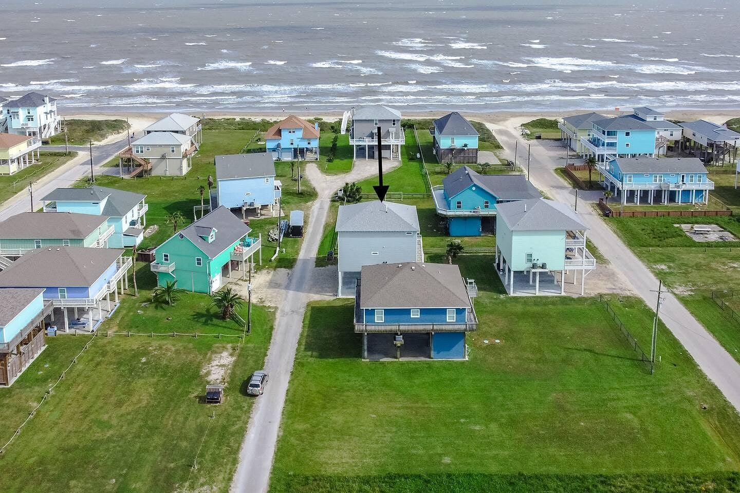 Looking for a perfect spot to bask in the sun? The second row offers easy access to the beach! Family/Pet friendly Crystal Beach -STEPS TO BEACH