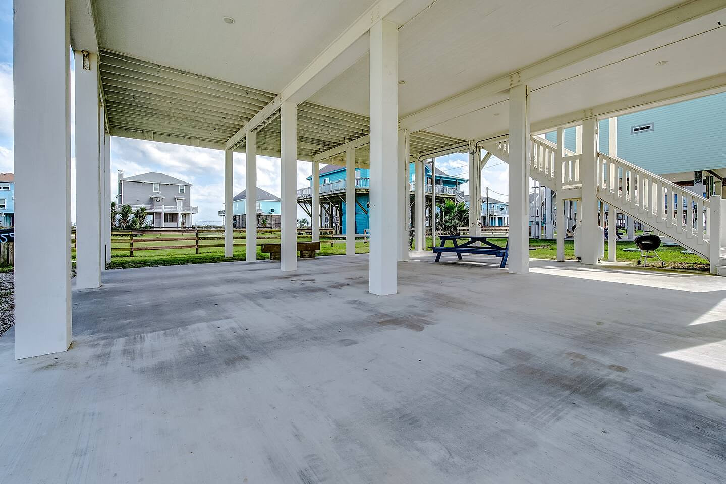 Plenty of  parking for 4 autos 