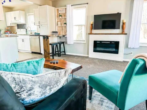 Cozy and Convenient 2BR in Prime Central Location